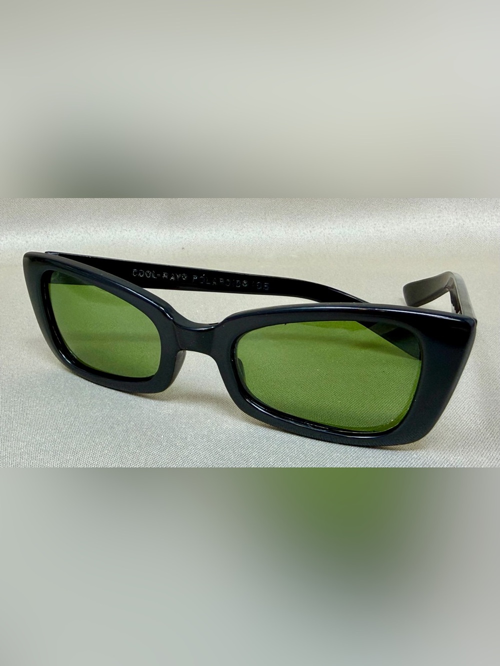 Vintage Cool-Ray Polaroid 105 Black Green Polarized Sunglasses 1950s - 1960s